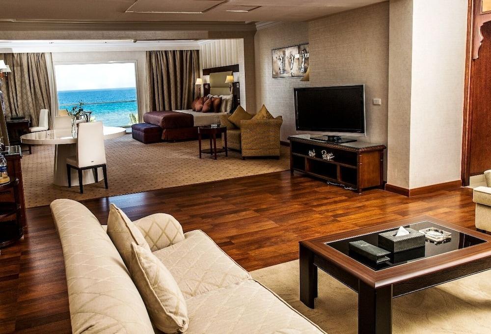 Premier Le Reve Hotel & Spa (Adults Only) Hurghada Exterior photo A suite at the Hilton Mauritius Resort